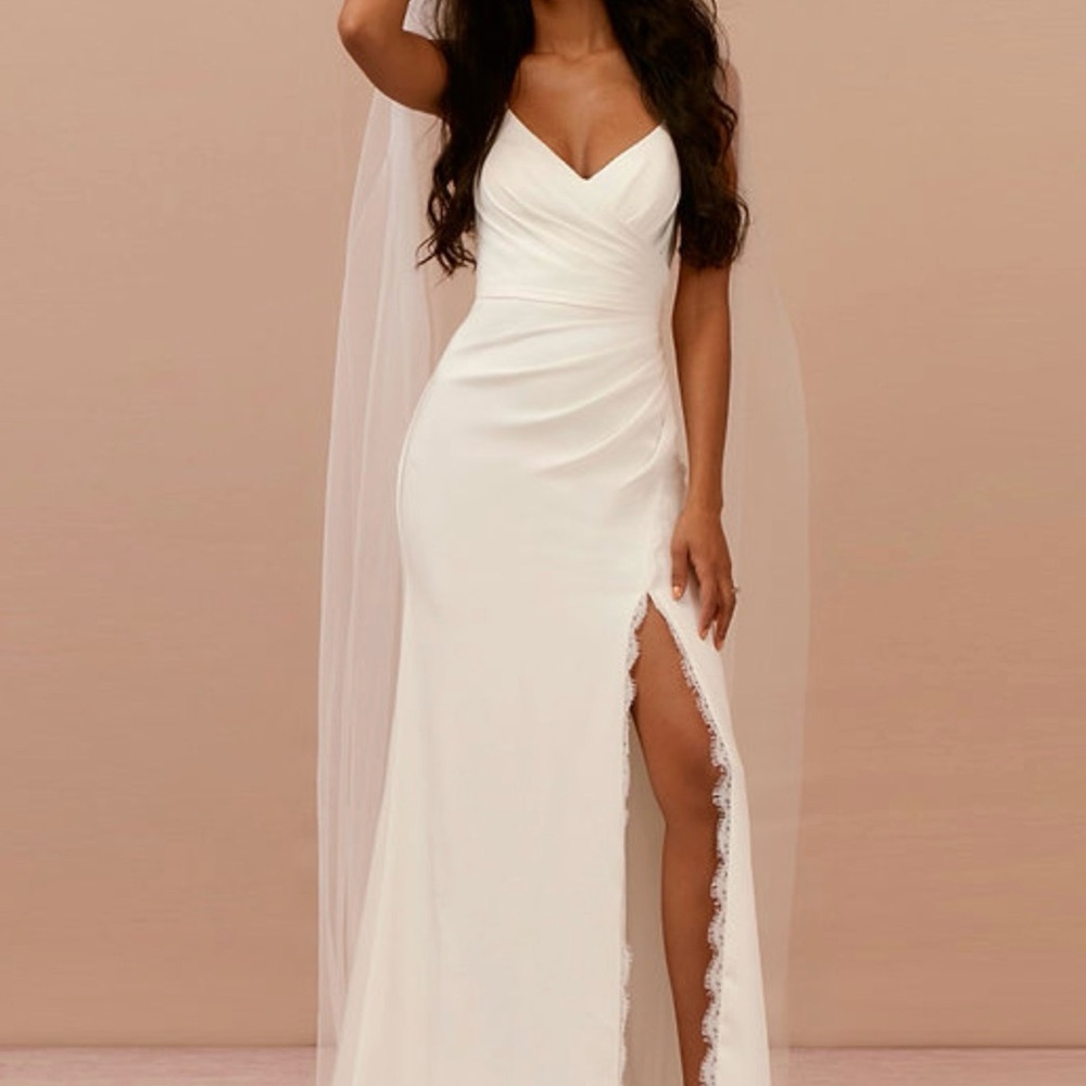 Elegant White Sleeveless Dress